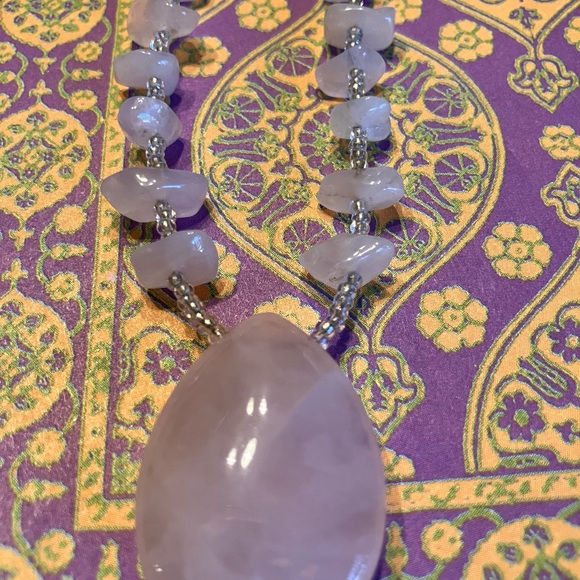 ROSE QUARTZ LARGE PENDANT AND SMALLER CHIPS ON THE SIDES MATCHING BRACELET - Picture 7 of 12